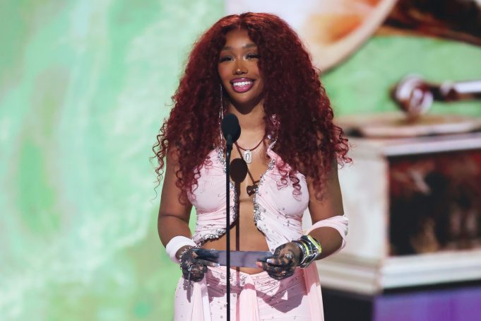 LOS ANGELES, CALIFORNIA - FEBRUARY 02: SZA speaks onstage during the 67th Annual GRAMMY Awards at Crypto.com Arena on February 02, 2025 in Los Angeles, California.  (Photo by Kevin Winter/Getty Images for The Recording Academy)